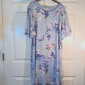 Kim Roger's shift dress with double flutter sleeve. Floral prints. Size 2x